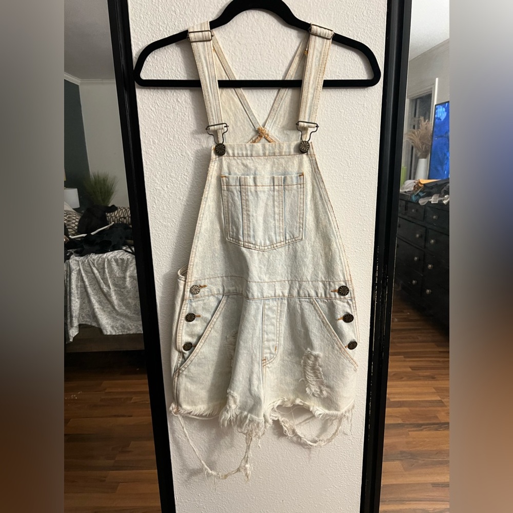 Show Me Your MuMu Blue White Georgia Denim
Overalls Shorts Polar Acid Wash